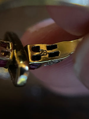 CHANEL dangle ring with diamonds and rubies set an 18 karat gold.