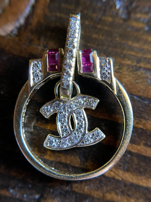 CHANEL dangle ring with diamonds and rubies set an 18 karat gold.