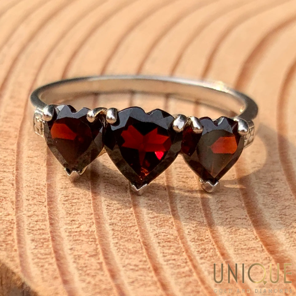 Vintage Sterling Silver Three Dark Red Heart Stones Ring Unique